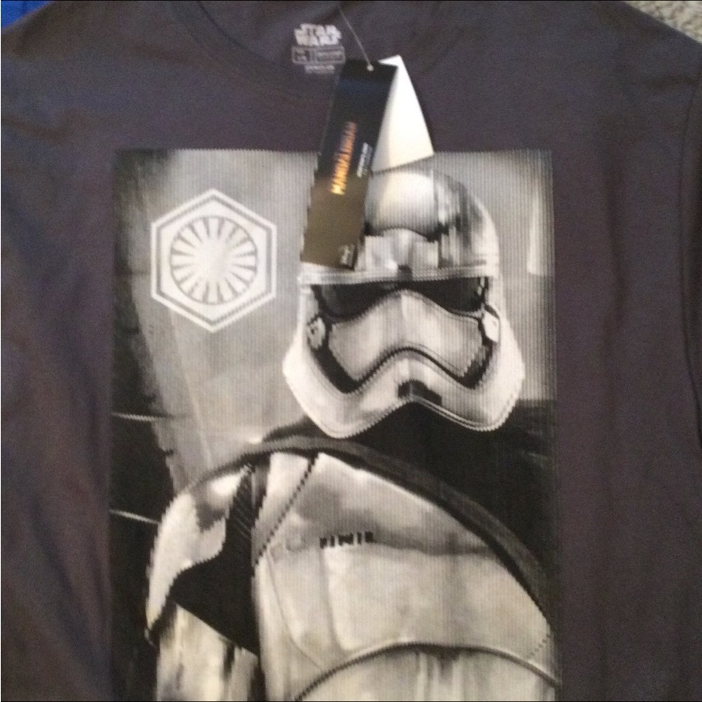 Star wars the mandalorian t shirt + star wars t shirt Both sz large